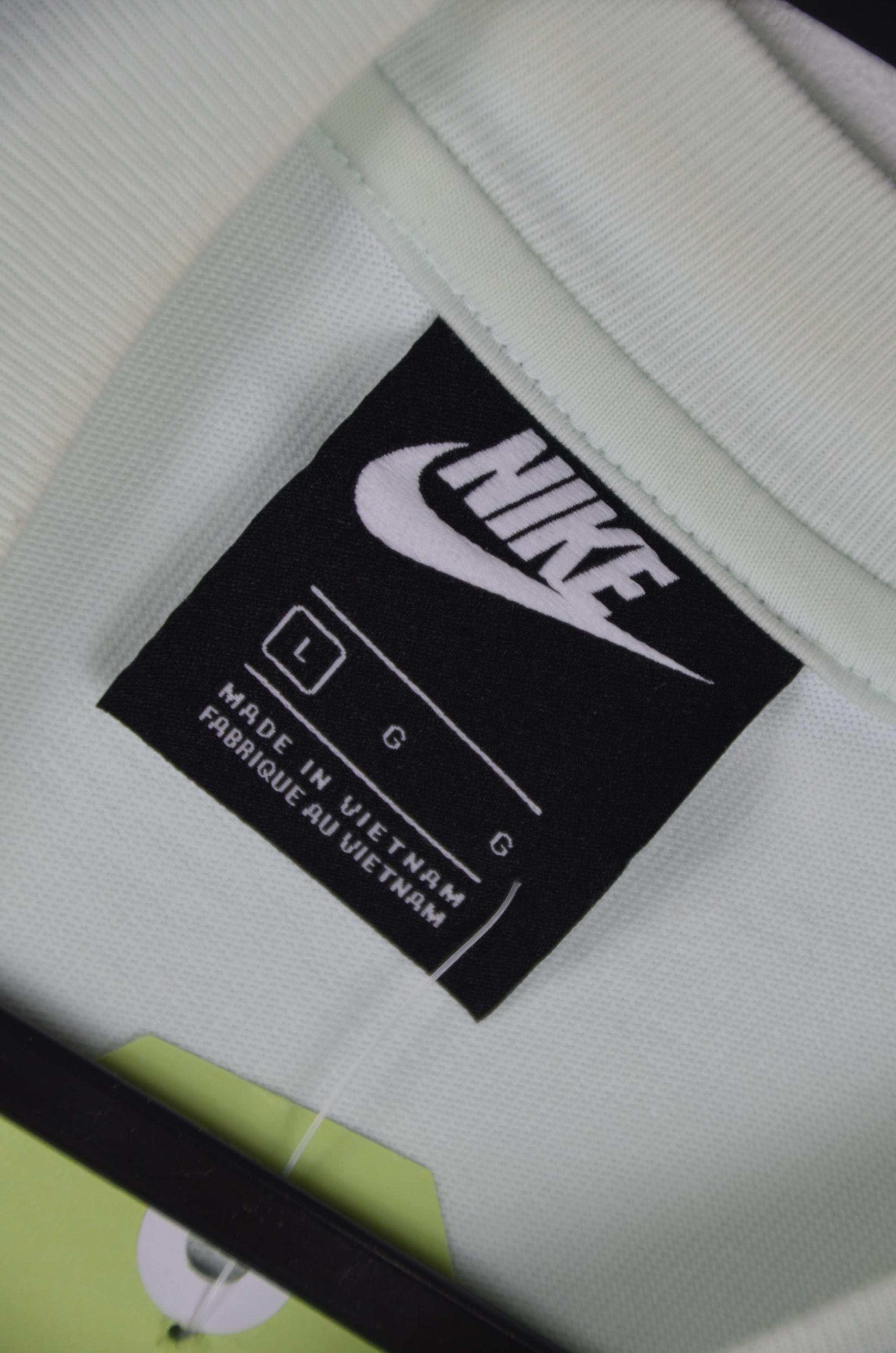 Nike Womens Crop T-shirts thumbnail 3